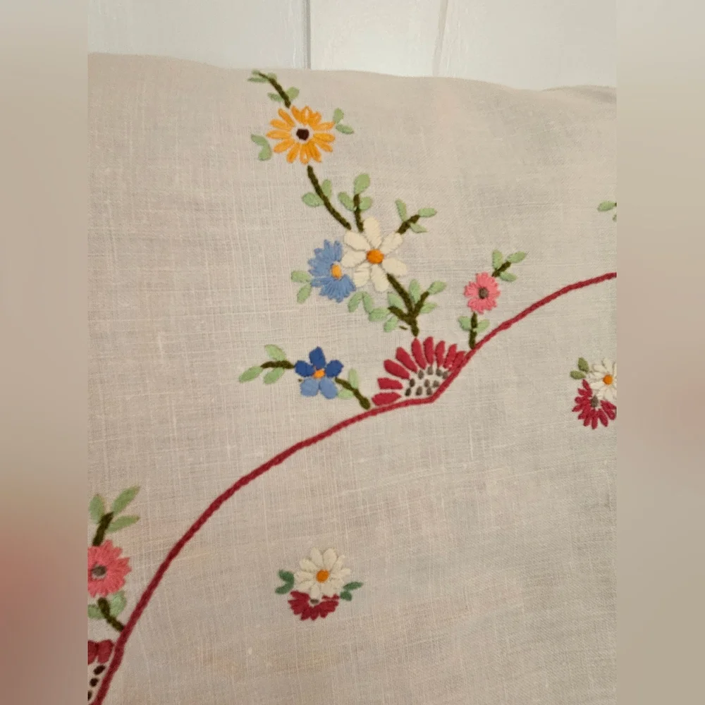 NWT Vintage Irish Linen Hand-Embroidered Floral Tablecloth